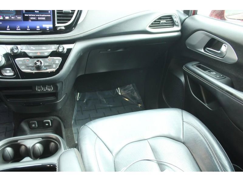 Used 2021 Chrysler Pacifica Touring-L w/ S Appearance Package FWD image 17