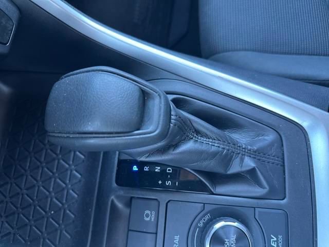 Used 2019 Toyota RAV4 LE w/ Carpet Mat Package image 17