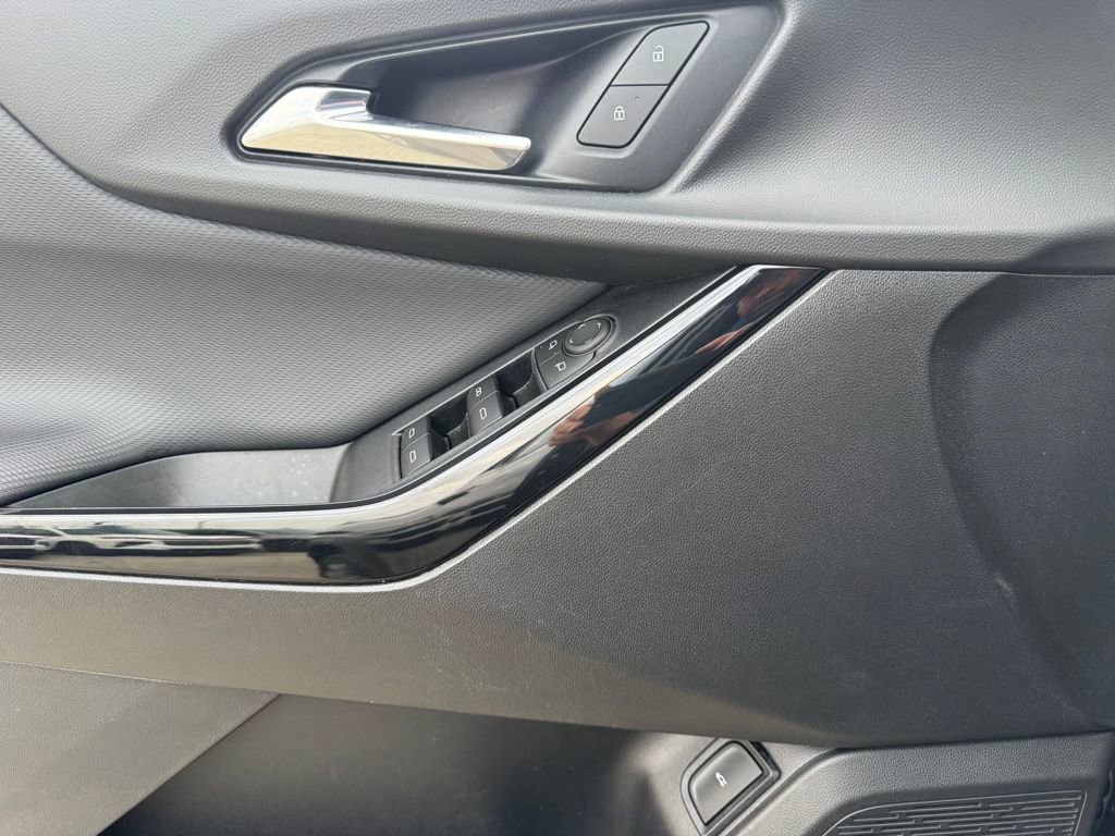 Used 2025 Chevrolet Equinox LT w/ Convenience Package II image 17