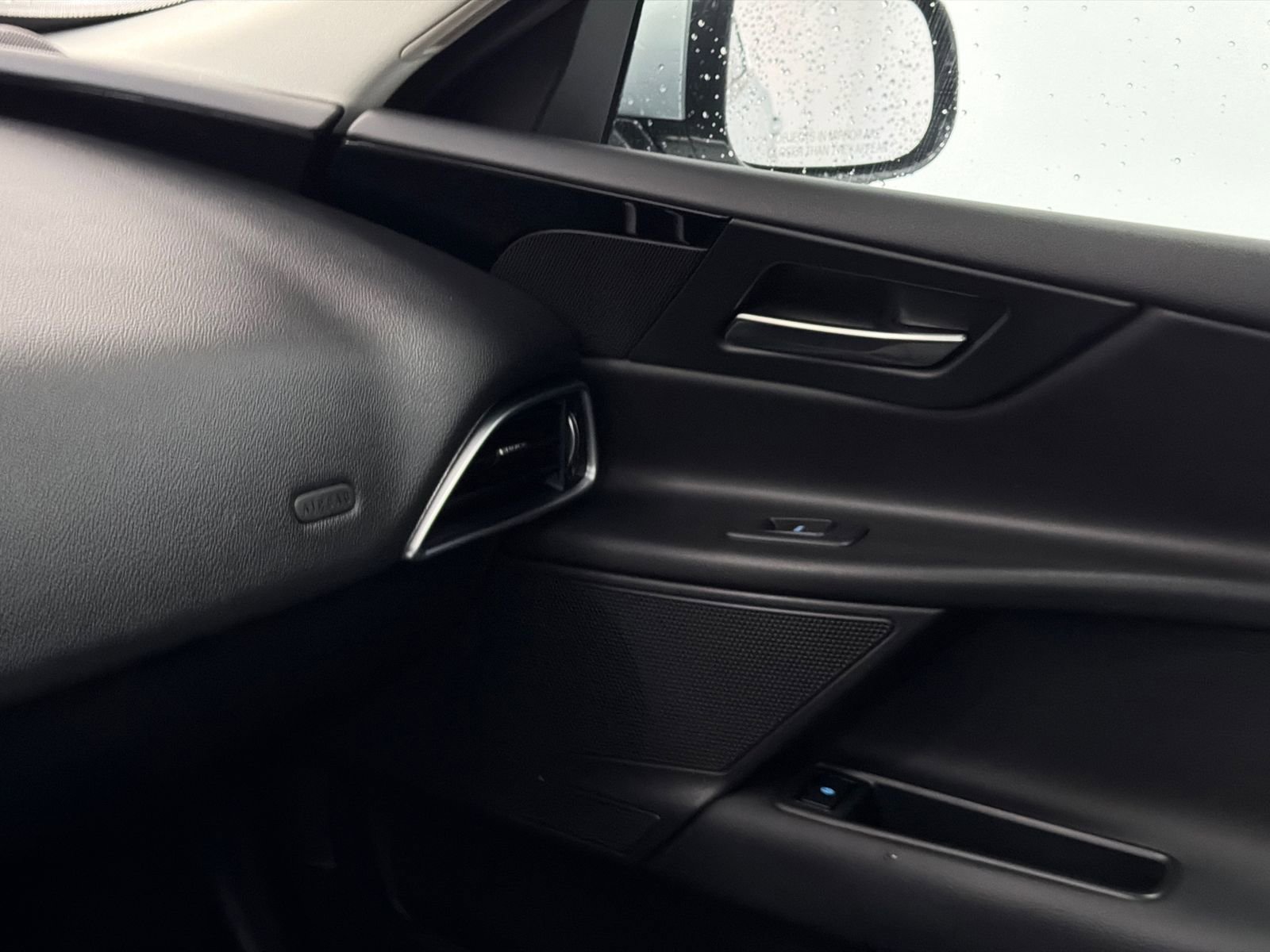 Used 2018 Jaguar XE Premium image 28