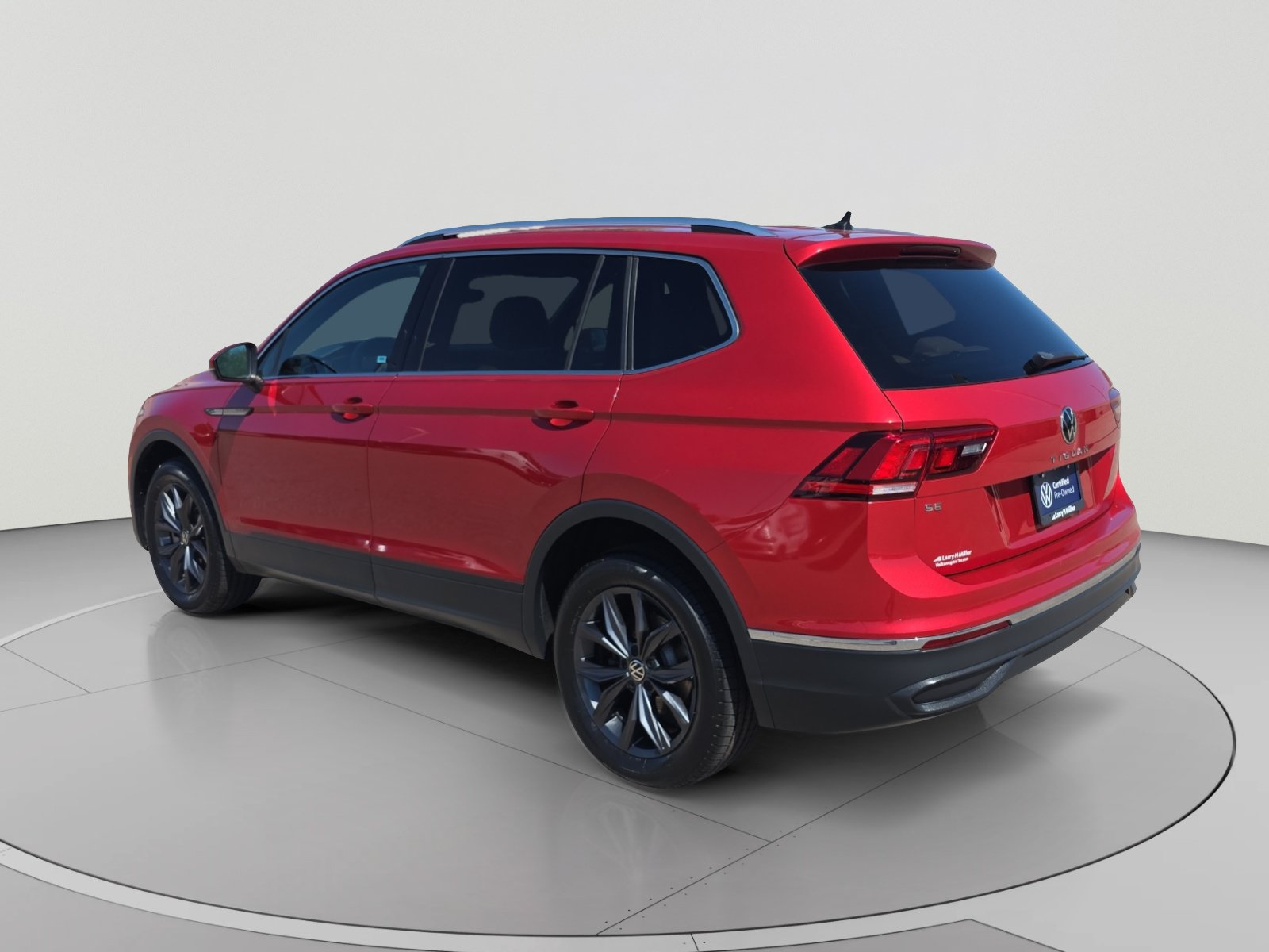 Certified 2022 Volkswagen Tiguan SE FWD image 3