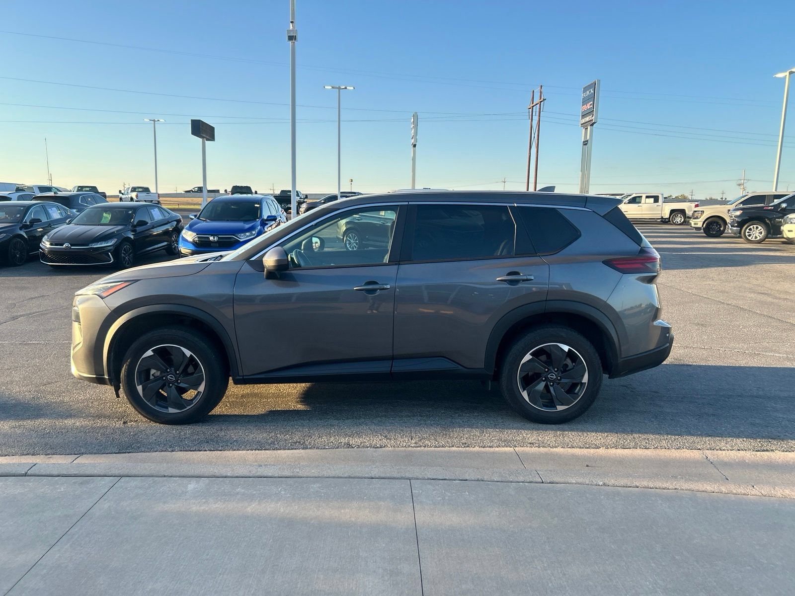 Used 2025 Nissan Rogue SV FWD image 8