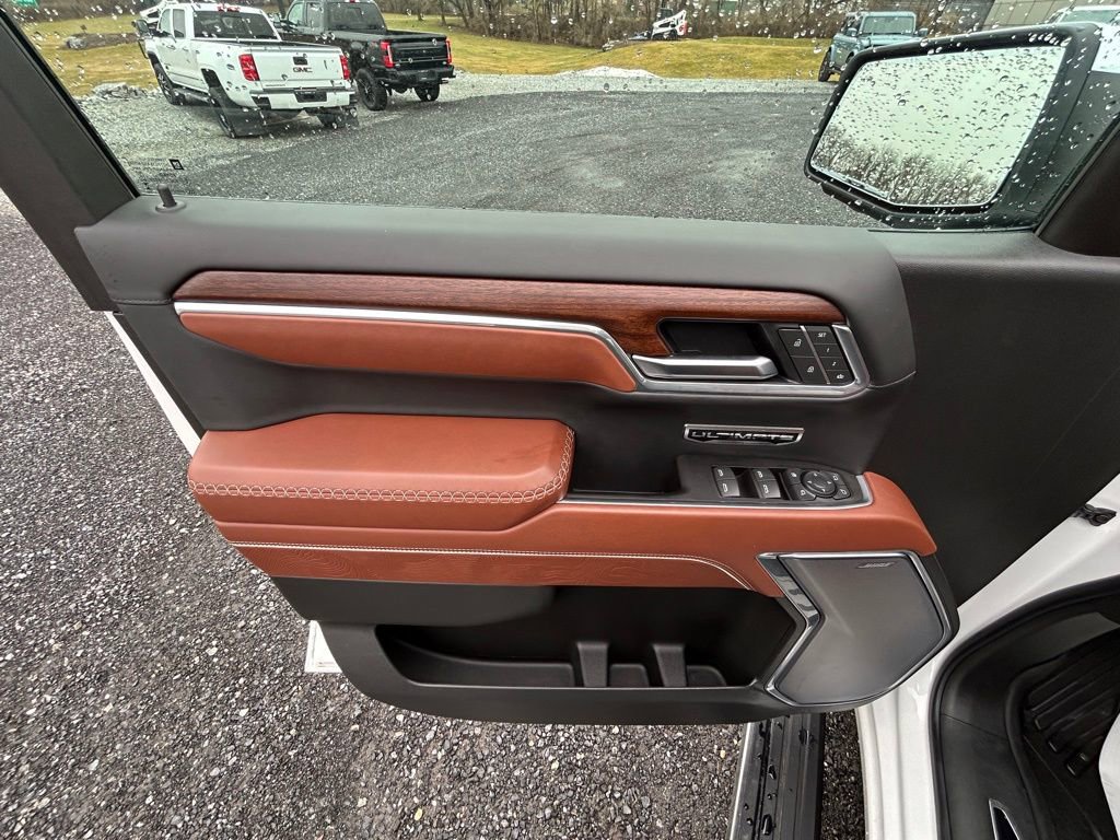 Used 2025 GMC Sierra 1500 Denali Ultimate image 9
