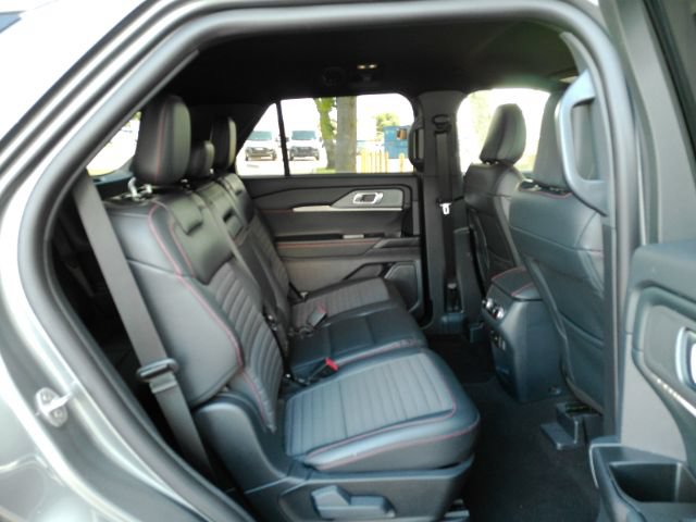 Used 2026 Ford Explorer ST-Line w/ ST-Line Street Pack AWD/4WD image 24