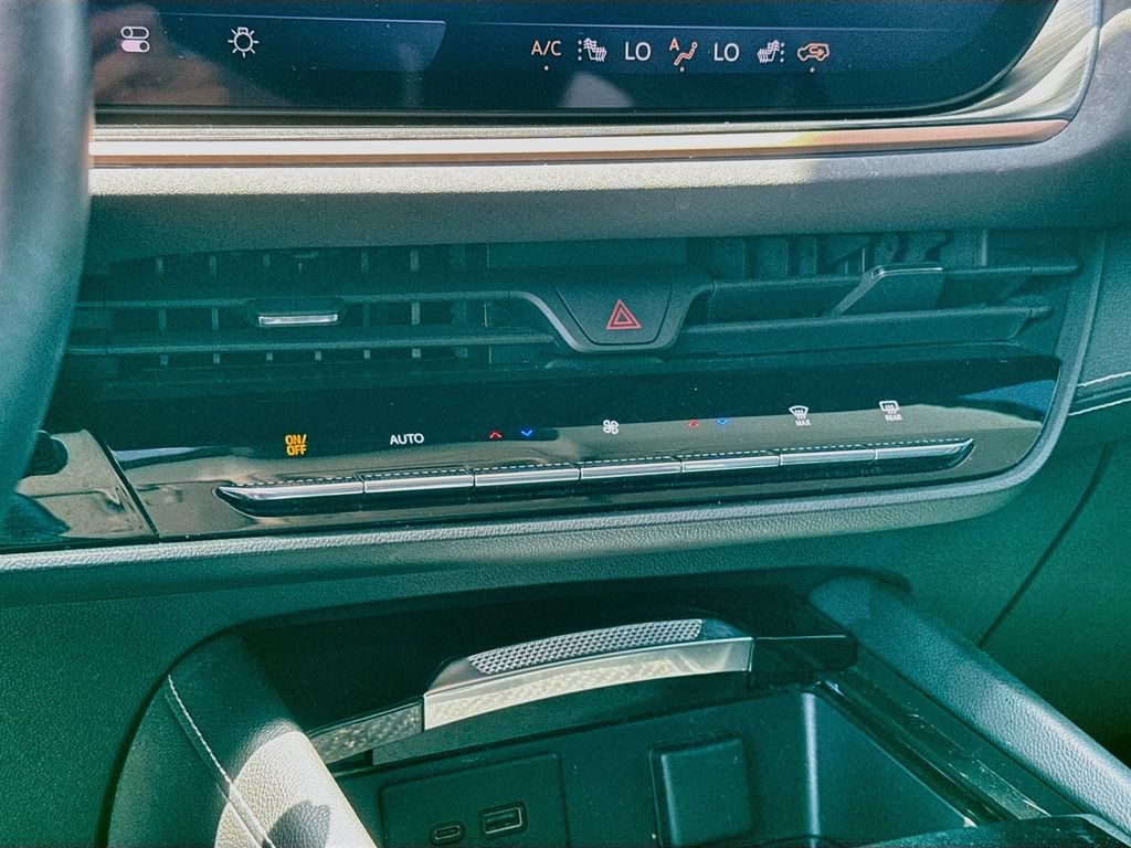 Used 2024 Buick Envision Sport Touring AWD/4WD image 18
