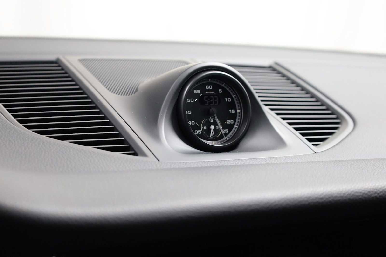 New 2026 Porsche Macan image 18