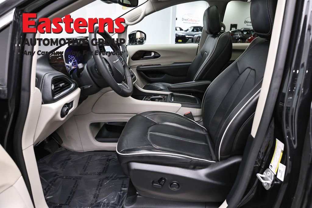 Used 2023 Chrysler Pacifica Limited FWD image 14