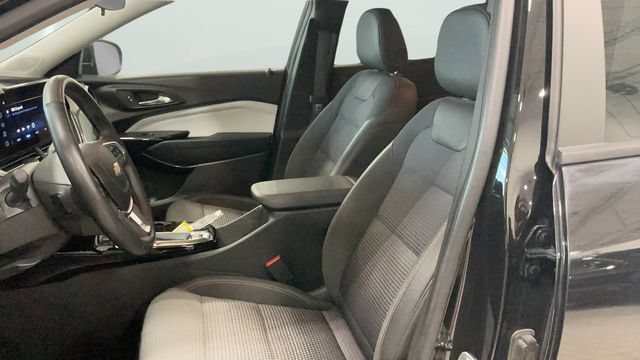 Used 2025 Chevrolet Trax LT w/ LT Convenience Package FWD image 22