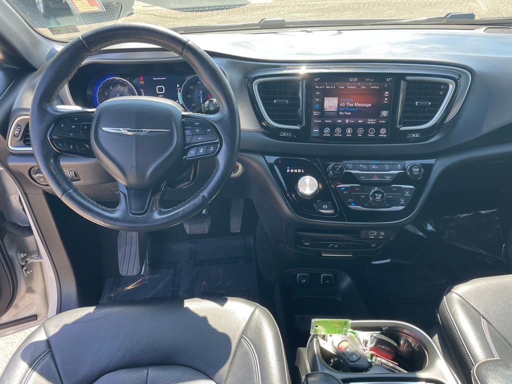 Used 2020 Chrysler Pacifica Touring-L w/ Advanced Safetytec Group image 4