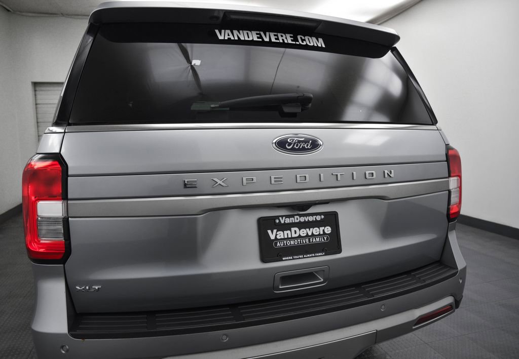 Used 2023 Ford Expedition XLT image 8
