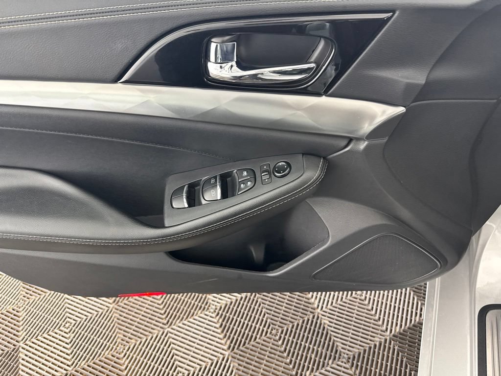 Used 2022 Nissan Maxima SV w/ Floor Mat Group FWD image 20
