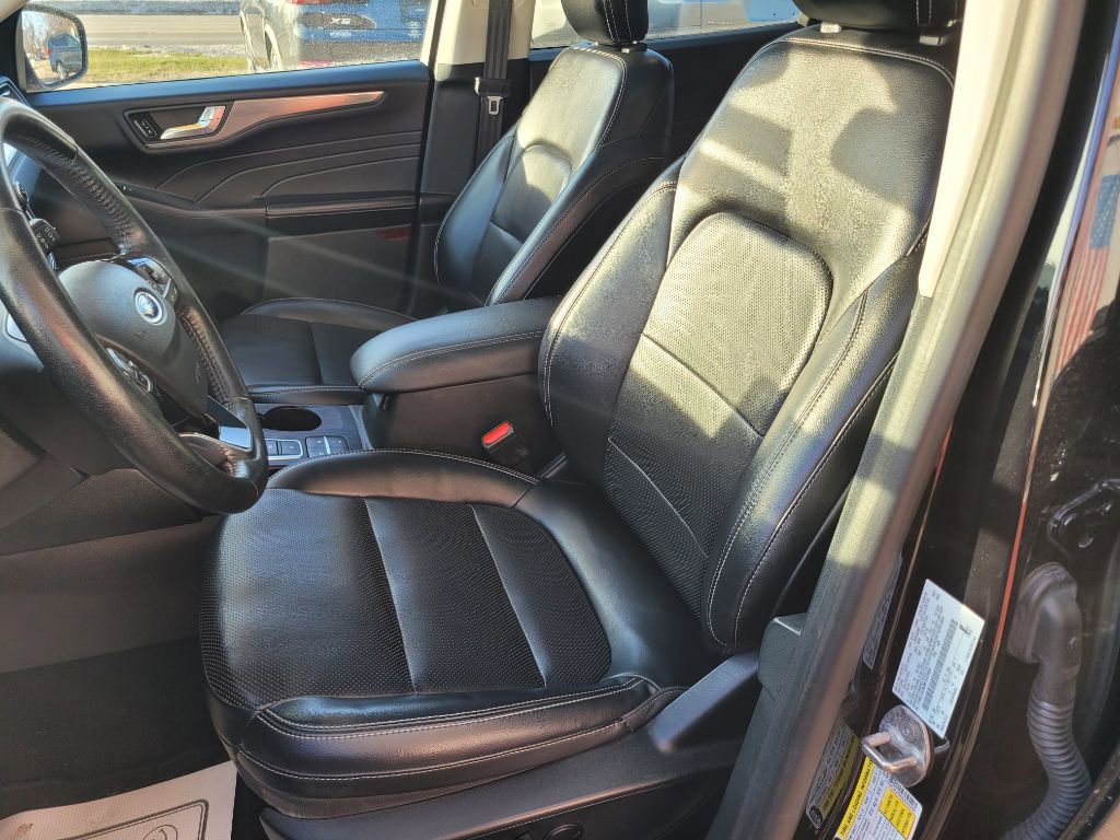 Used 2021 Ford Escape Titanium image 23