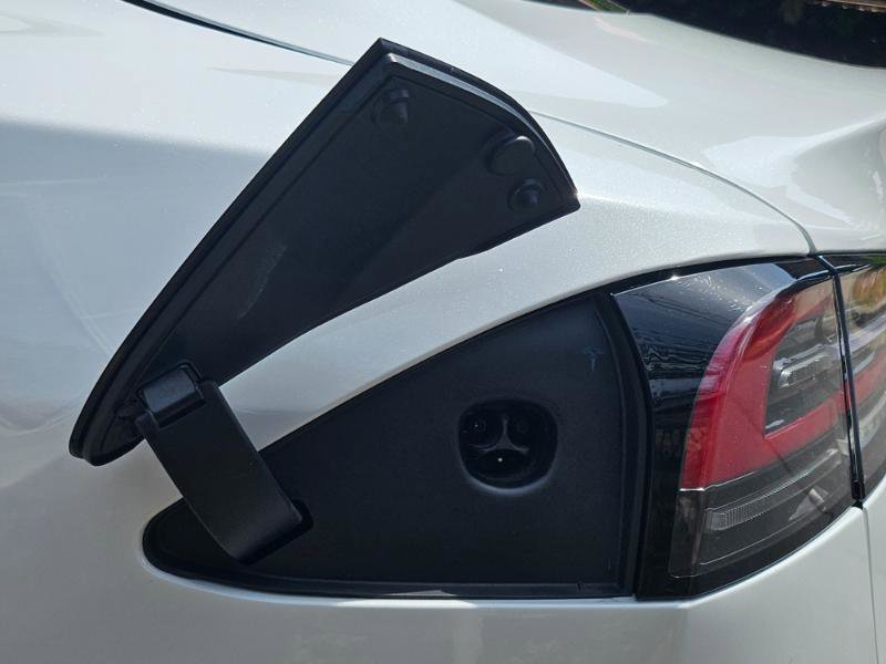 Used 2023 Tesla Model S AWD image 32