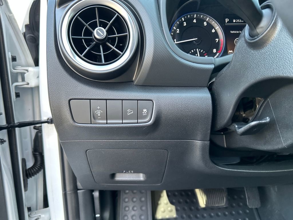 Used 2022 Hyundai Kona SEL w/ Convenience Package image 21