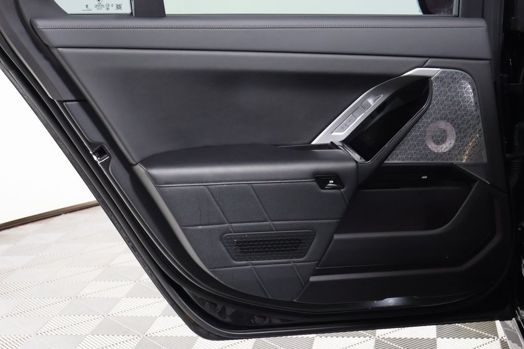 Certified 2023 BMW i7 xDrive60 AWD/4WD image 13
