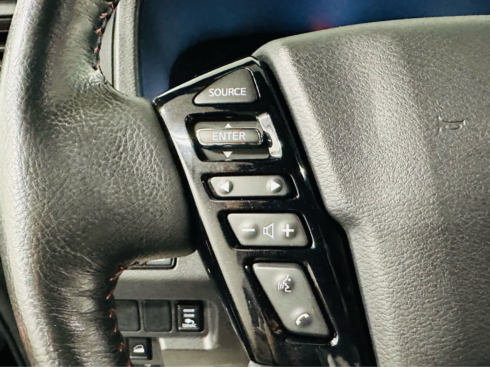 Used 2023 Nissan Frontier PRO-4X w/ Pro Convenience Package image 13