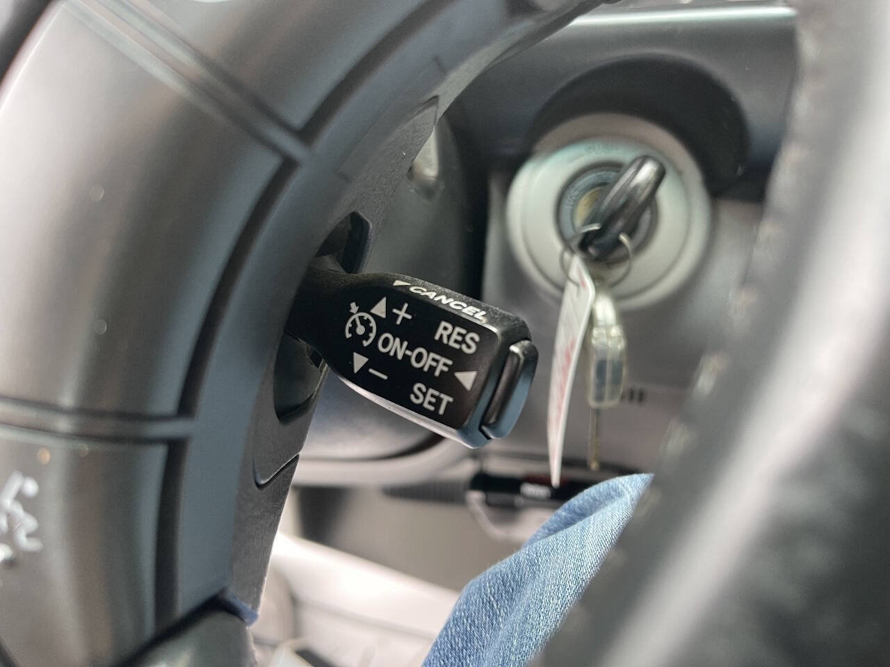 Used 2004 Toyota Land Cruiser AWD/4WD image 30