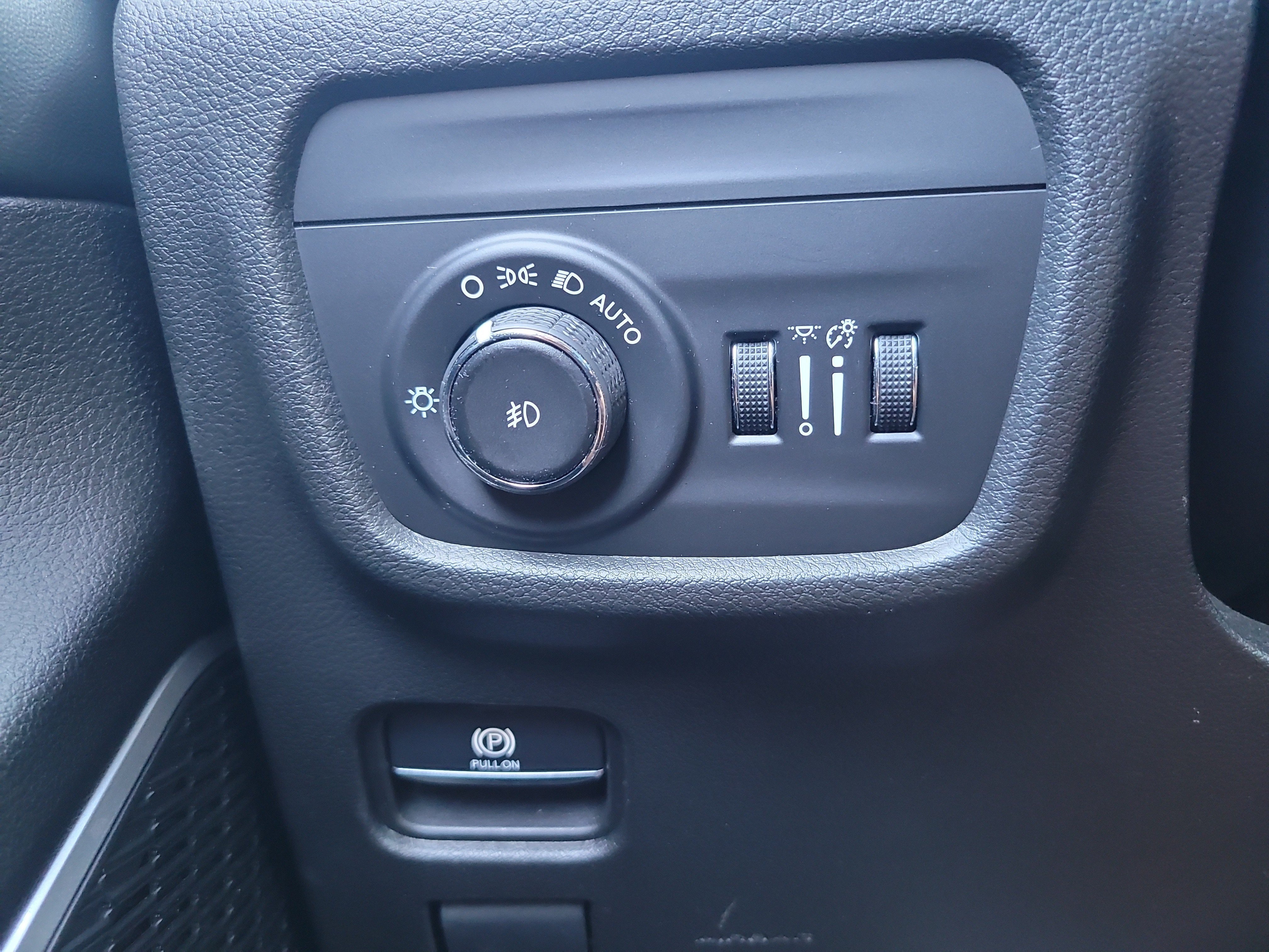 Used 2023 Jeep Grand Cherokee L Limited w/ Black Appearance Package RWD image 32