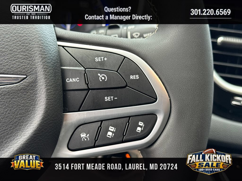 Used 2024 Chrysler Pacifica Touring-L FWD image 25