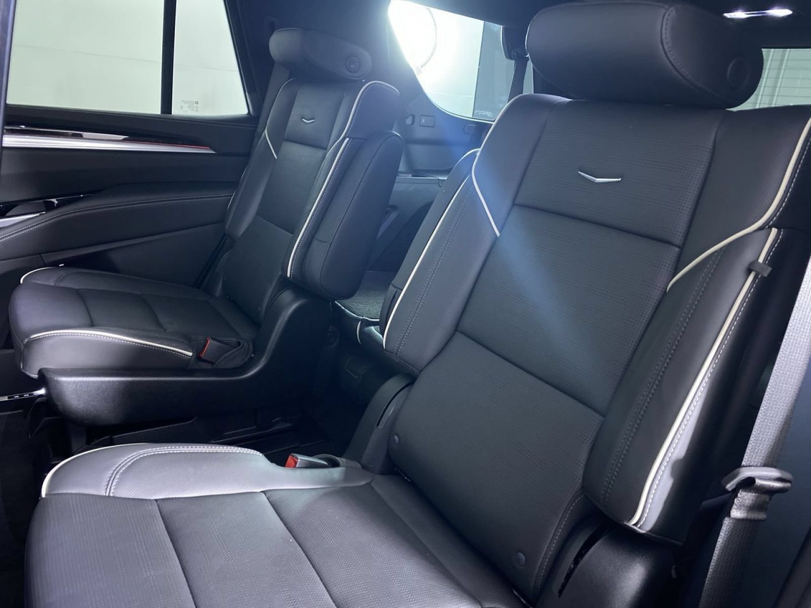 Certified 2026 Cadillac Escalade Luxury AWD/4WD image 15