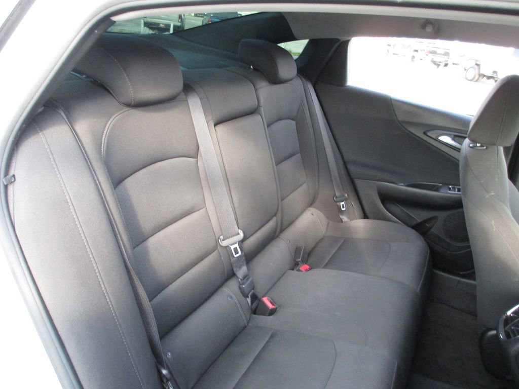 Used 2018 Chevrolet Malibu LT image 20