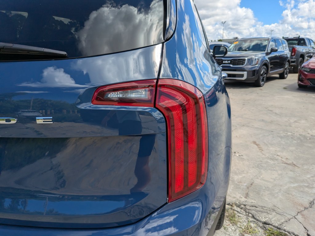 Certified 2024 Kia Telluride S w/ S Sunroof Package FWD image 11
