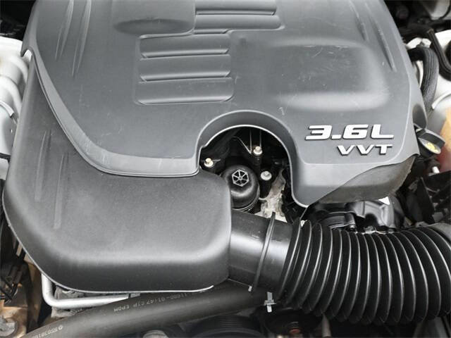 Used 2020 Chrysler 300 Limited image 16