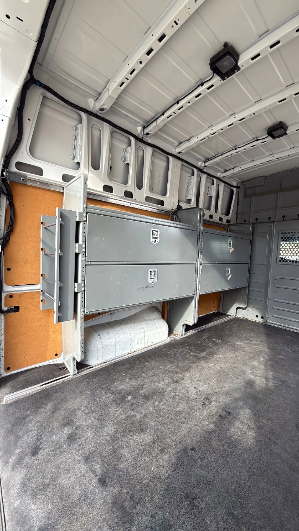 Used 2014 Nissan NV 2500 SV w/ Side & Curtain Airbag Package image 24