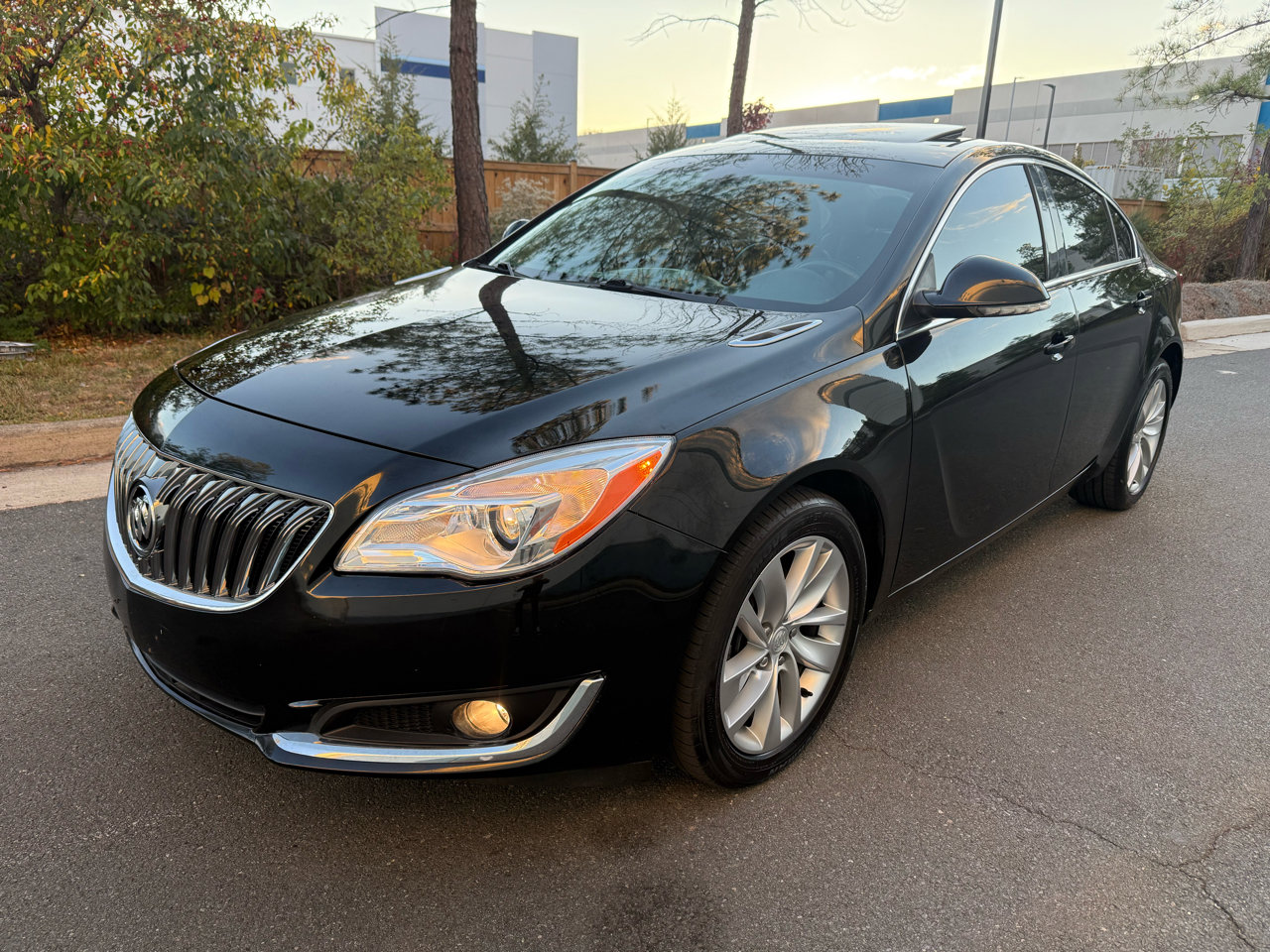 Used 2015 Buick Regal image 2