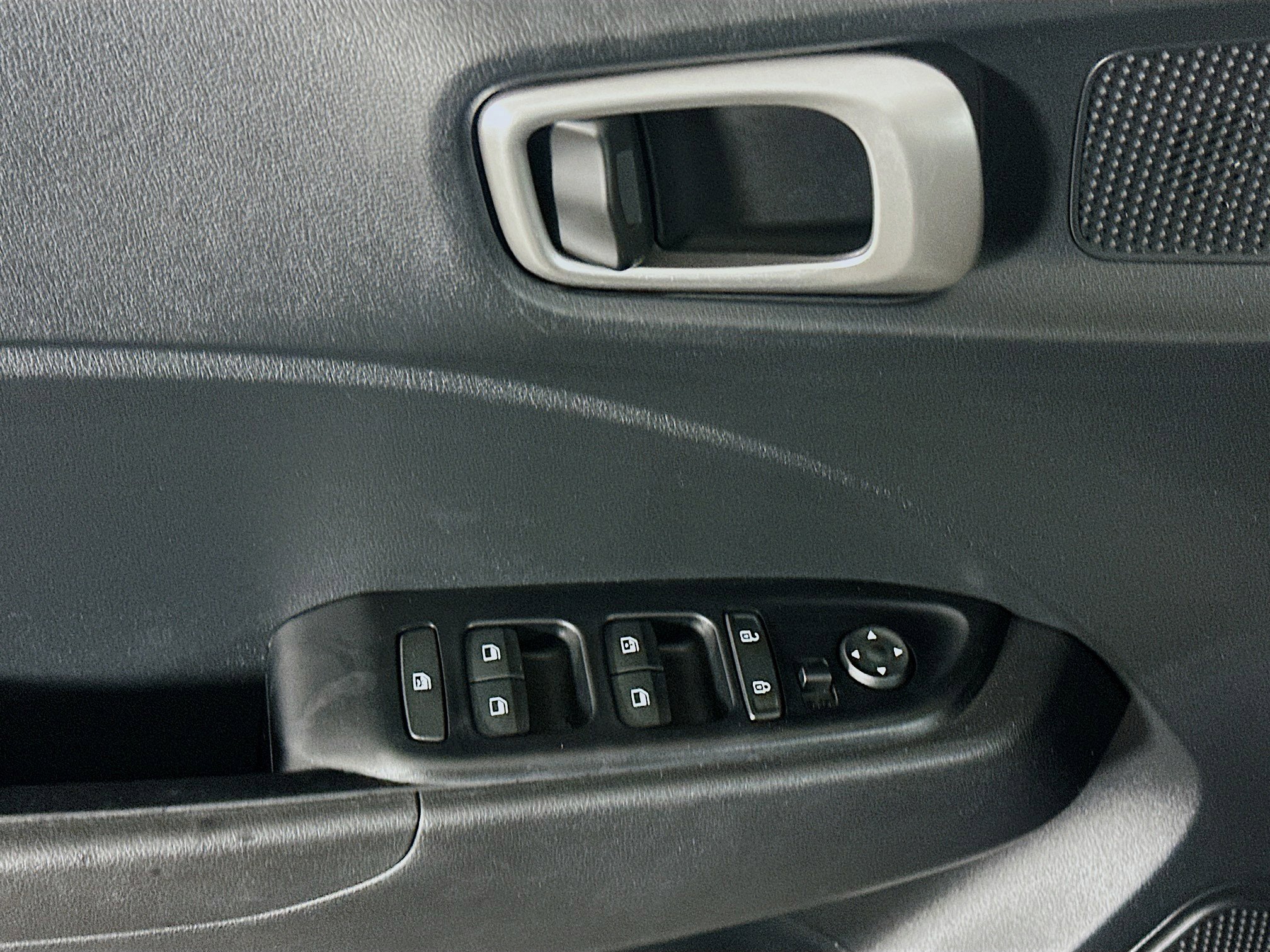 Used 2023 Hyundai Venue SEL image 15