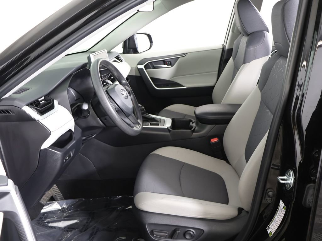 Used 2024 Toyota RAV4 XLE image 28