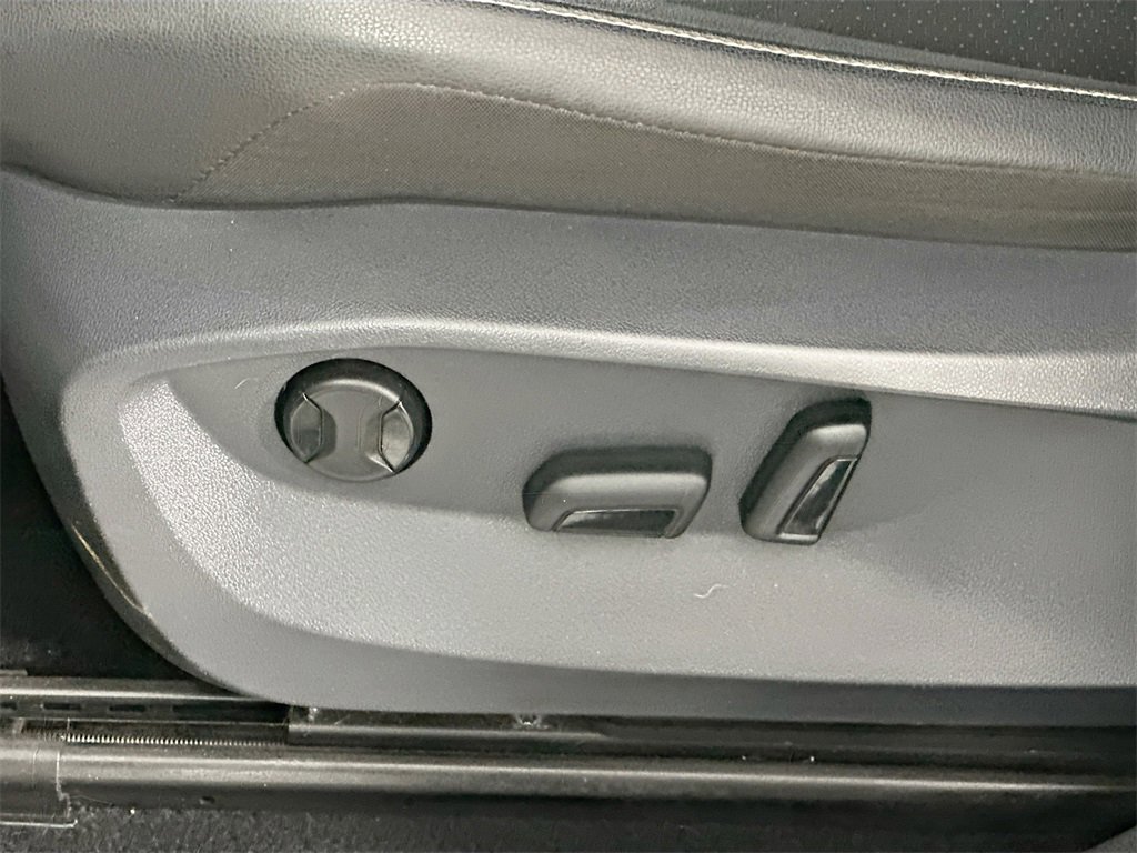 Used 2023 Volkswagen Tiguan SE R-Line image 22