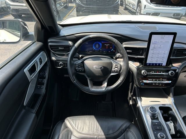 Used 2023 Ford Explorer Platinum w/ Technology Package AWD/4WD image 28