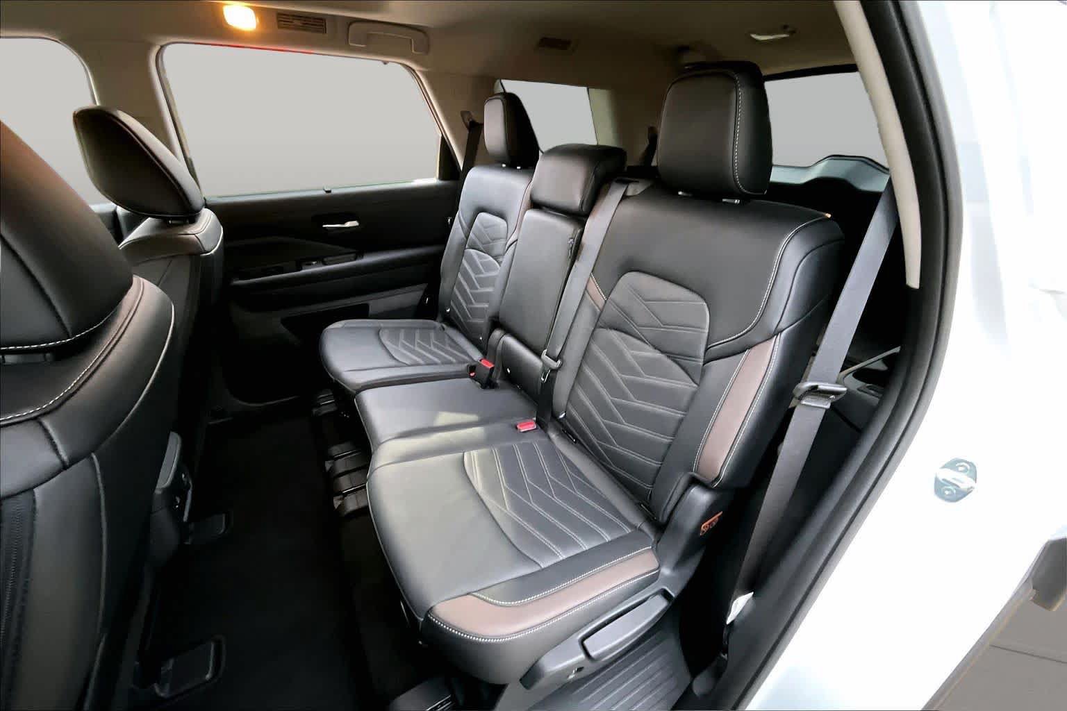 Used 2025 Nissan Pathfinder Platinum w/ Cargo Package FWD image 20