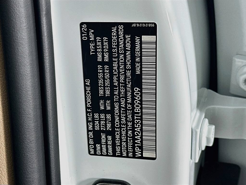 Certified 2026 Porsche Macan AWD/4WD image 36