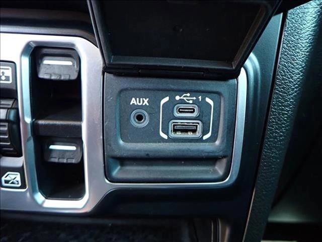 Used 2023 Jeep Wrangler Sahara image 18