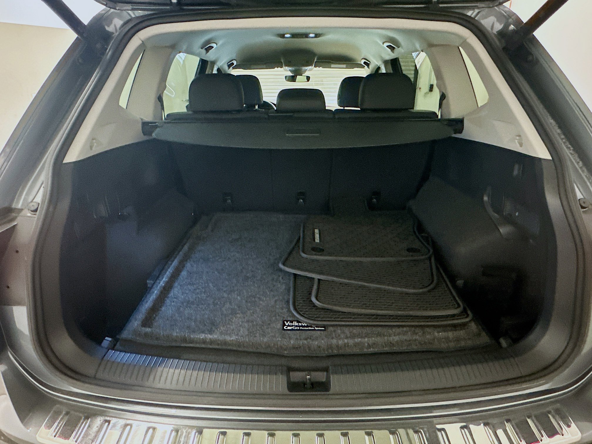 Used 2024 Volkswagen Tiguan Wolfsburg Edition image 30