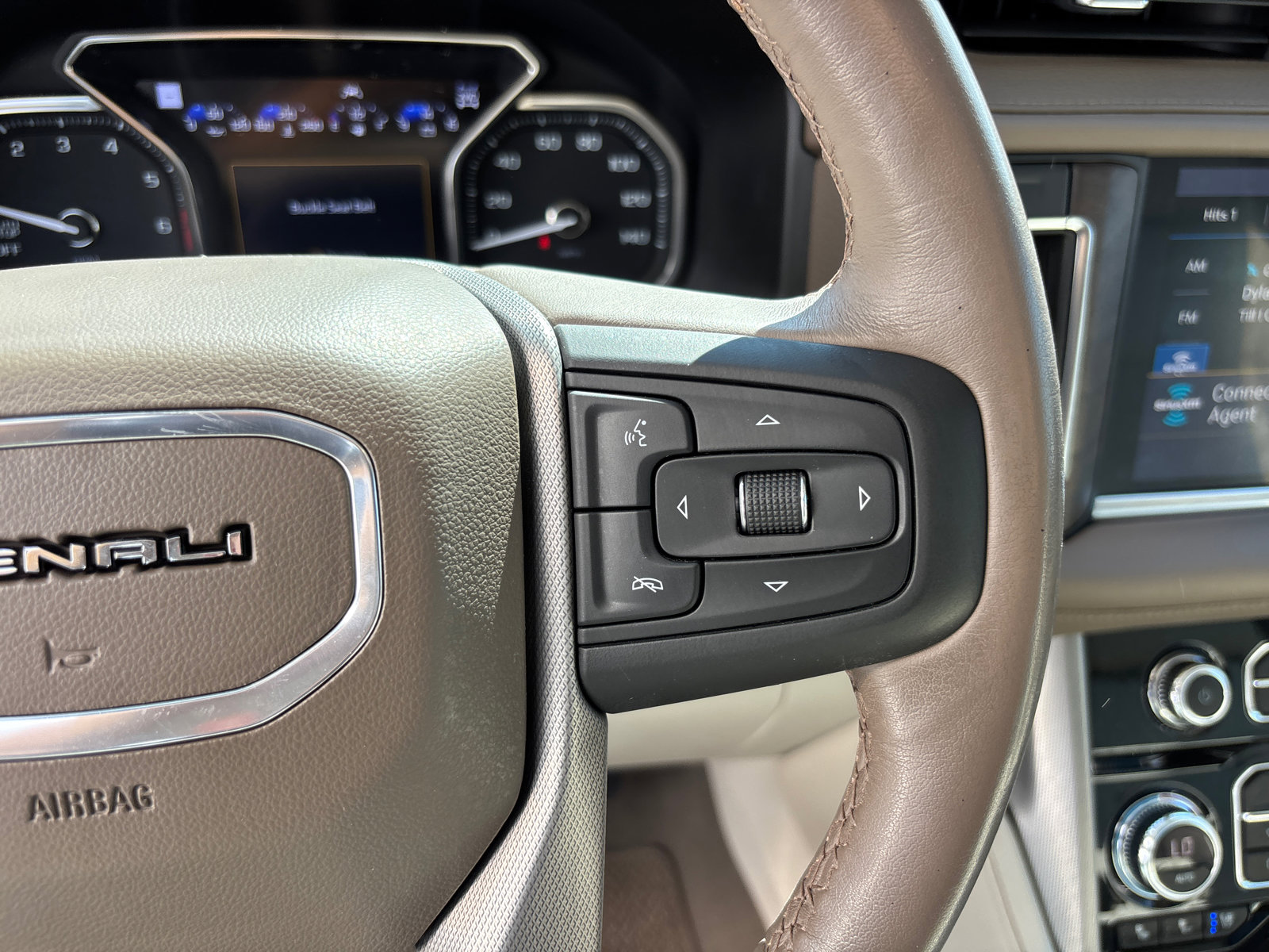 Used 2021 GMC Yukon Denali w/ Denali Premium Package image 19