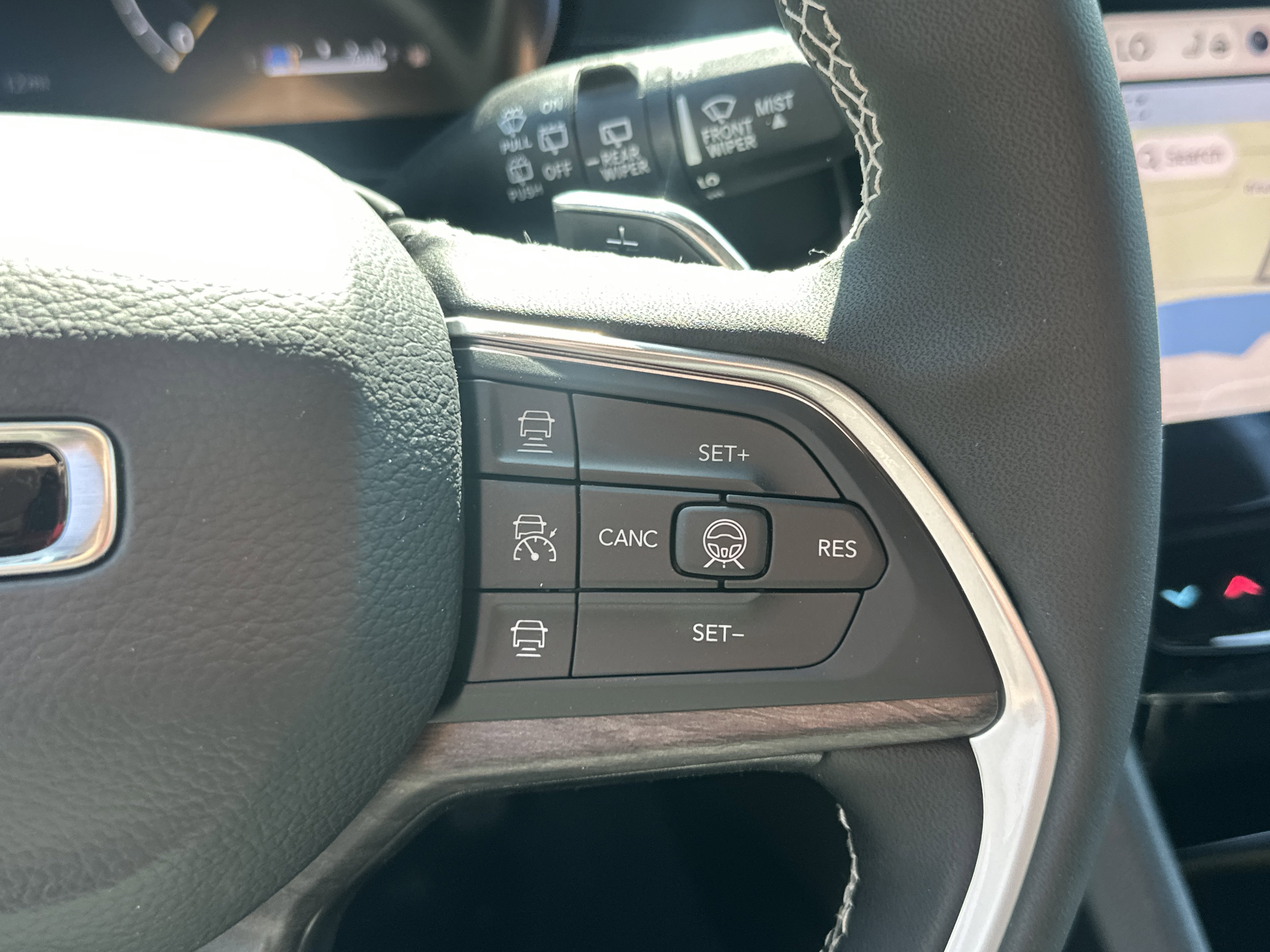 New 2026 Jeep Grand Cherokee L Limited w/ Limited Altitude Package AWD/4WD image 8