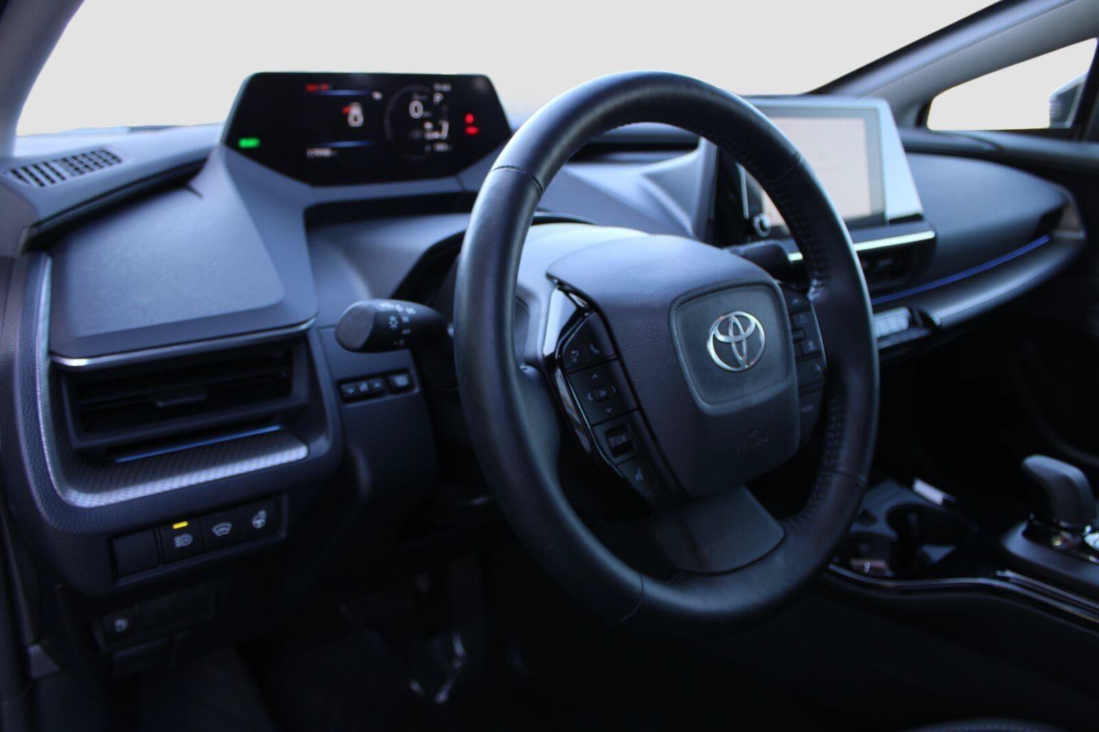 Used 2025 Toyota Prius XLE FWD image 17