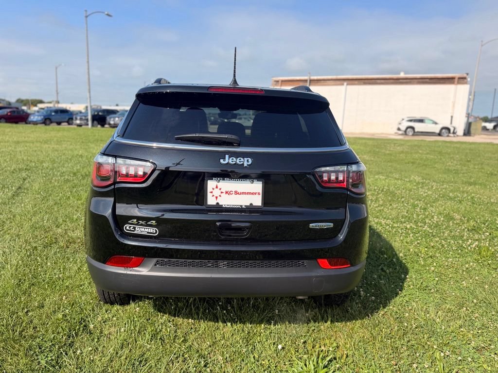Used 2023 Jeep Compass Latitude AWD/4WD image 3