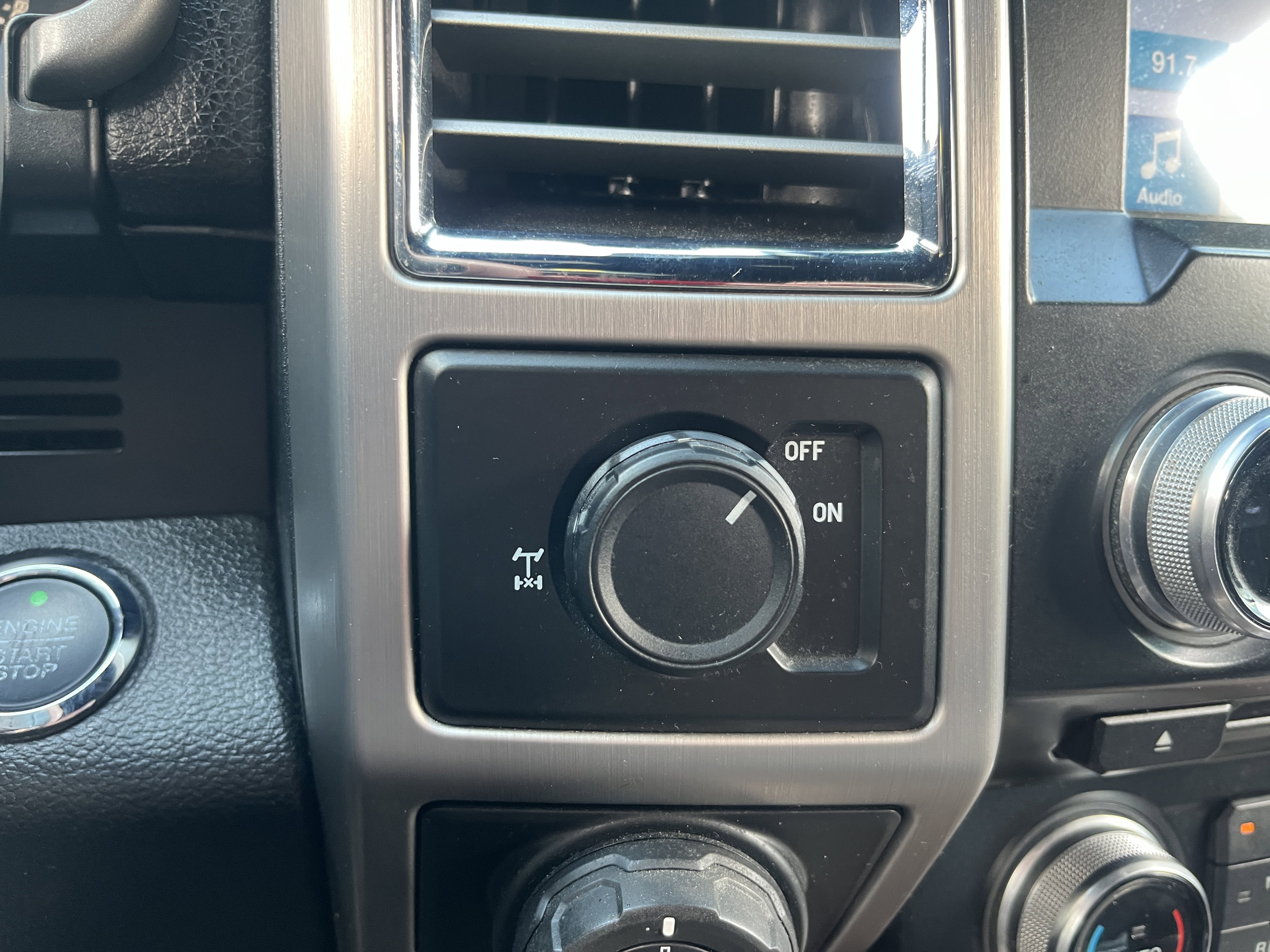 Used 2016 Ford F150 Platinum w/ Equipment Group 701A Luxury RWD image 24