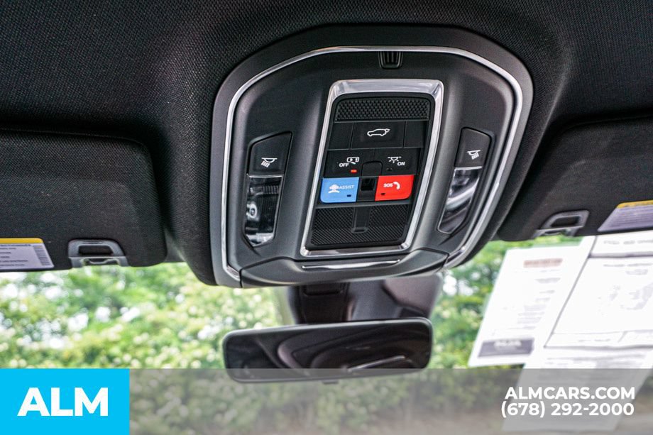 Used 2025 Jeep Grand Cherokee Altitude AWD/4WD image 31