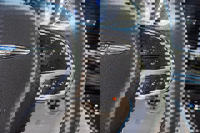 Used 2021 Chrysler Pacifica Touring-L w/ Uconnect Theater Family Group image 10