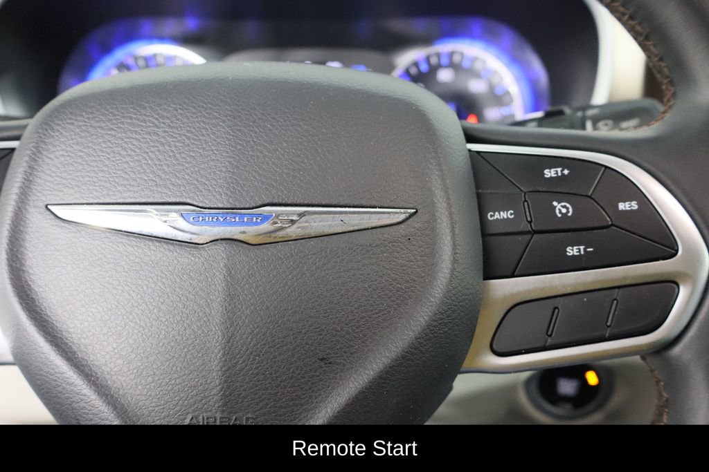 Used 2017 Chrysler Pacifica Touring-L w/ Tire & Wheel Group image 10