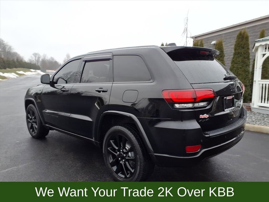 Used 2020 Jeep Grand Cherokee Altitude image 3