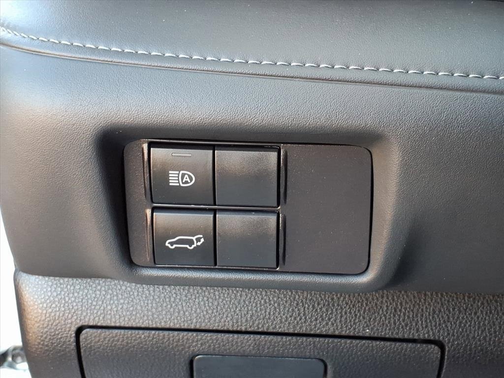 Used 2022 Toyota Highlander XLE image 19