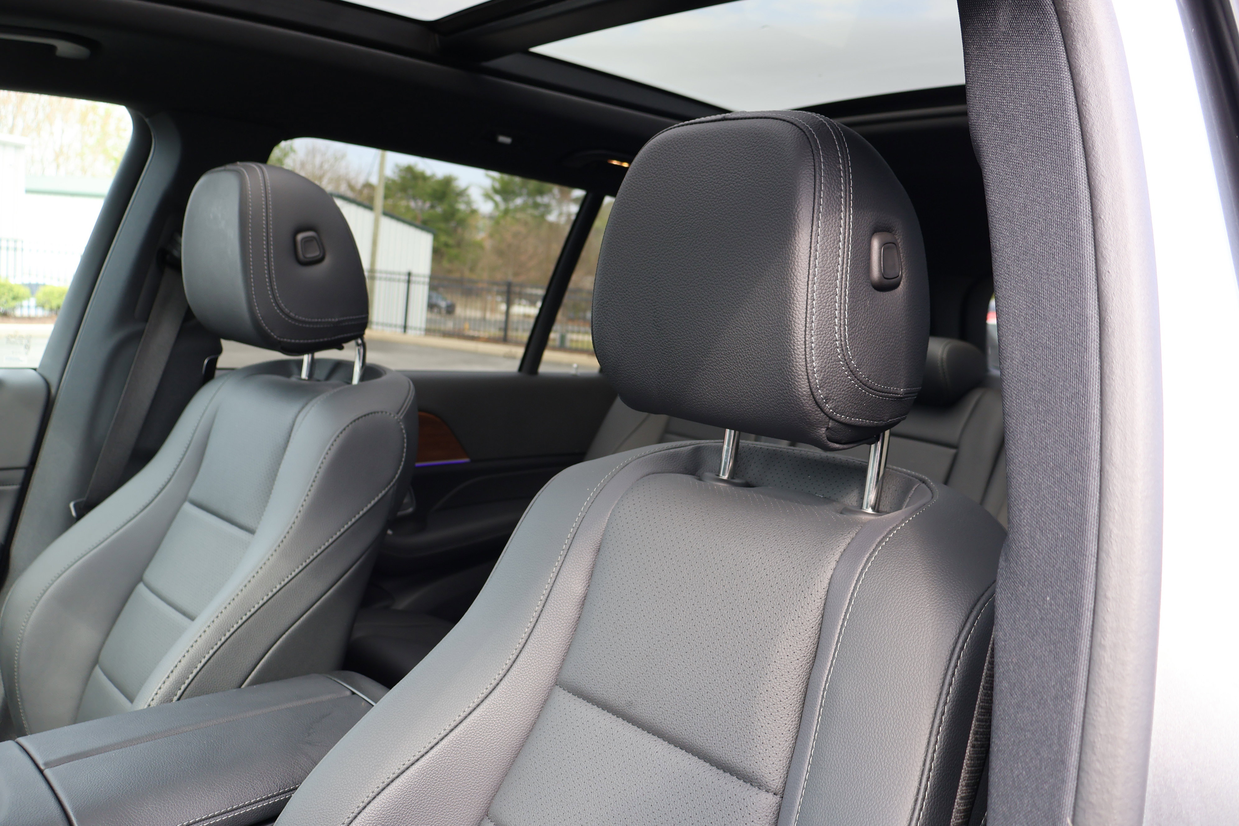 Used 2025 Mercedes-Benz GLS 450 4MATIC image 11