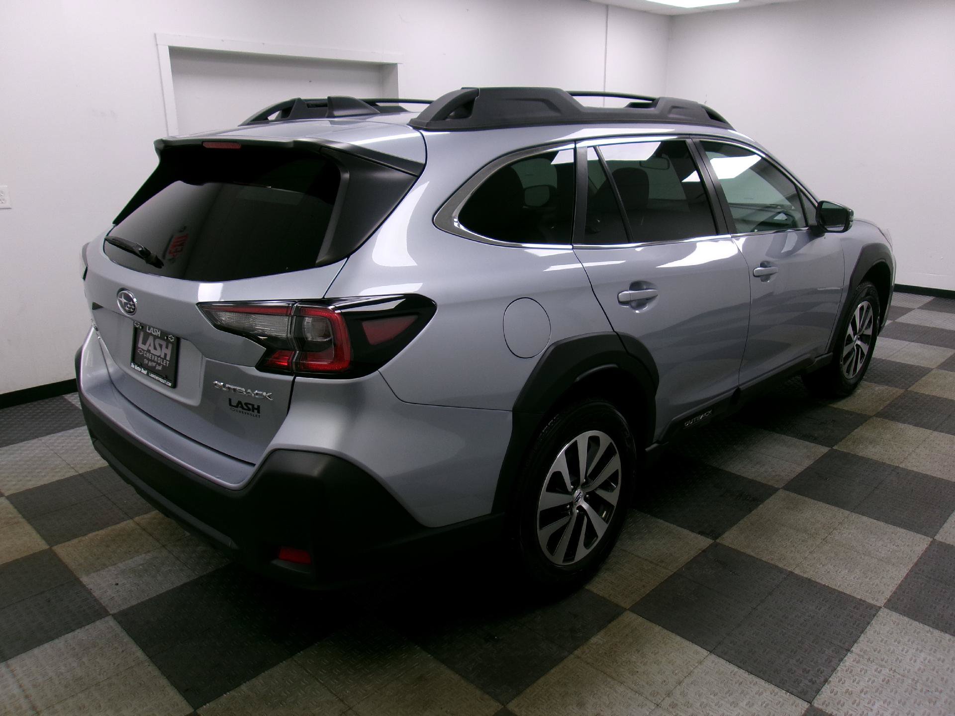 Used 2023 Subaru Outback Premium AWD/4WD image 12