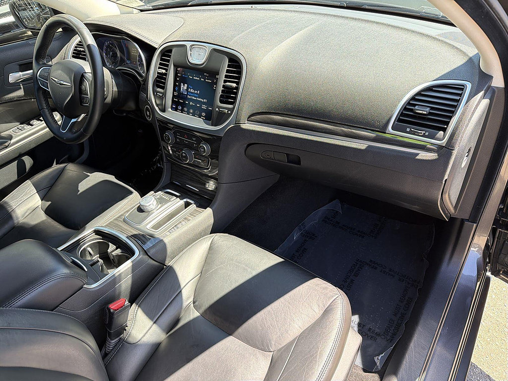 Used 2022 Chrysler 300 Touring L w/ Safetytec Plus Group RWD image 27